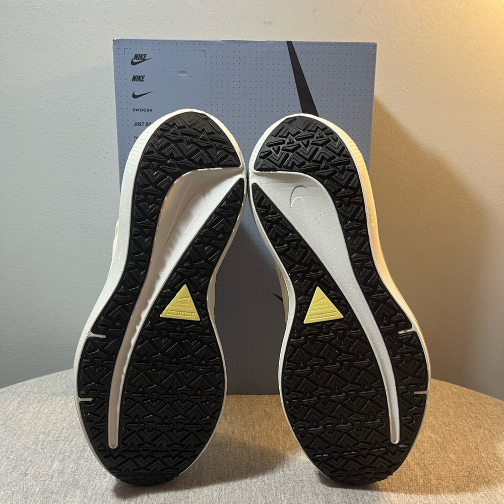 Nike Air Winflo Shield Volt Storm-Tread Running Women's Shoe Size 9 DM1104-100 - Picture 6 of 11